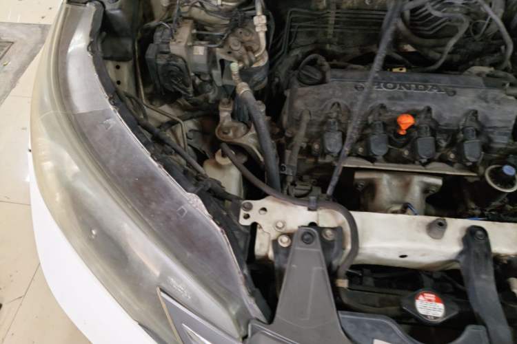 Used Honda CR-V 2012 2.0L two-wheel drive urban version Engine Bay Right