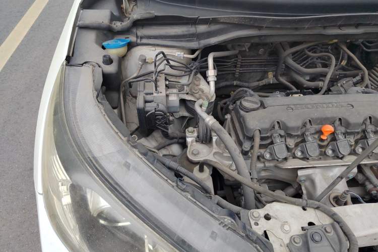 Used Honda CR-V 2012 2.0L two-wheel drive urban version Engine Bay Right