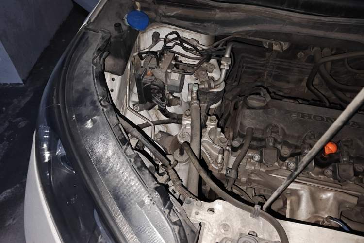 Used Honda CR-V 2012 2.0L two-wheel drive urban version Engine Bay Right