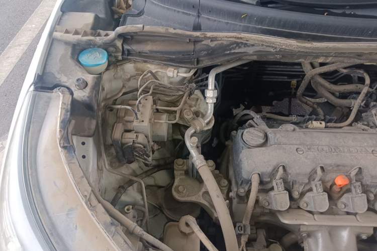 Used Honda CR-V 2012 2.0L two-wheel drive urban version Engine Bay Right