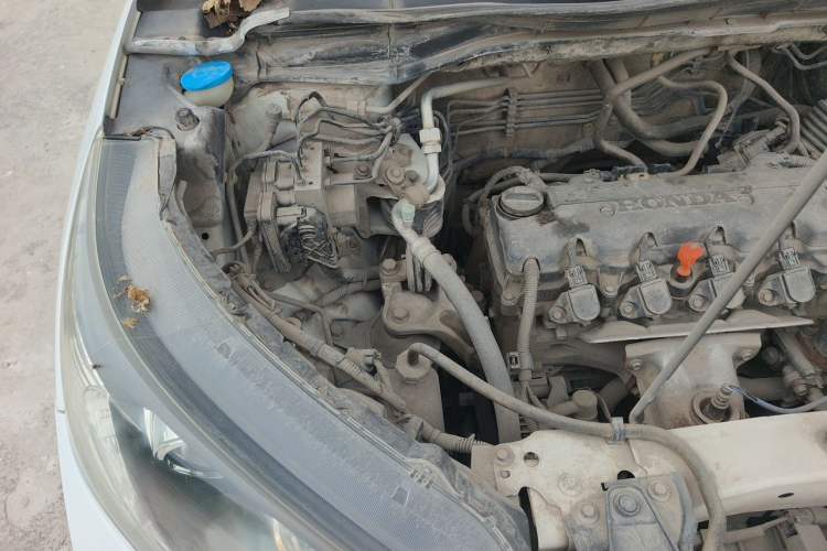 Used Honda CR-V 2012 2.0L two-wheel drive urban version Engine Bay Right