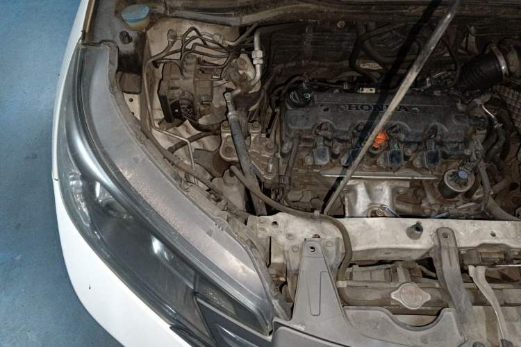 Used Honda CR-V 2012 2.0L two-wheel drive urban version Engine Bay Right