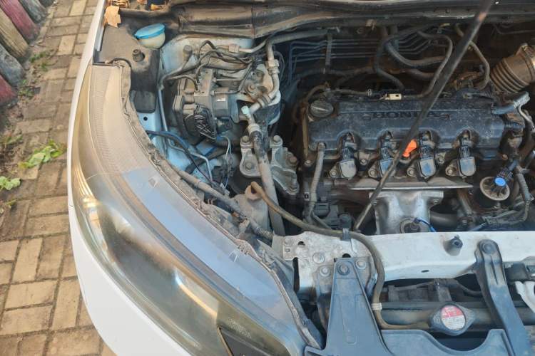 Used Honda CR-V 2012 2.0L two-wheel drive urban version Engine Bay Right