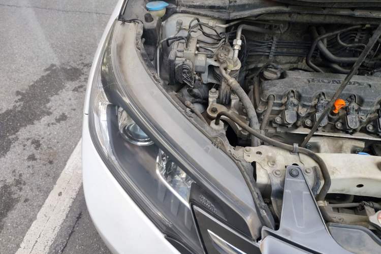 Used Honda CR-V 2012 2.0L two-wheel drive urban version Engine Bay Right