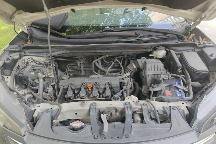 Used Honda CR-V 2012 2.0L two-wheel drive urban version Engine Bay