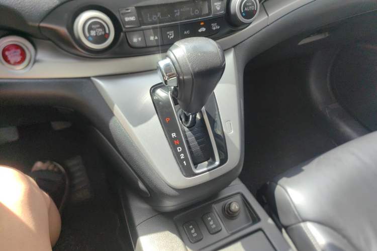 Used Honda CR-V 2012 2.4L four-wheel drive luxury version Gear Lever