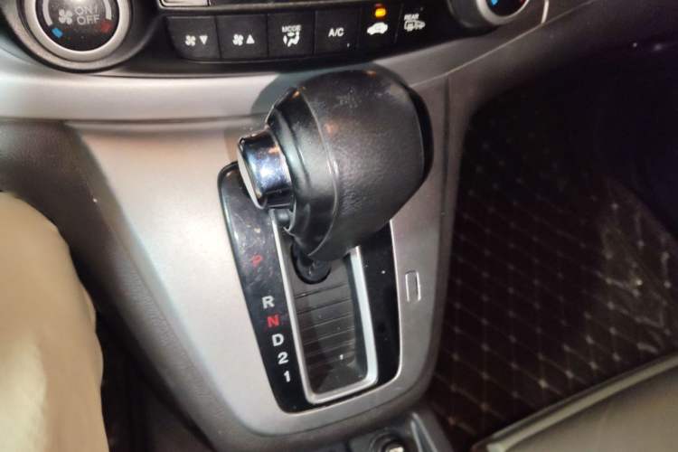 Used Honda CR-V 2012 2.4L four-wheel drive luxury version Gear Lever