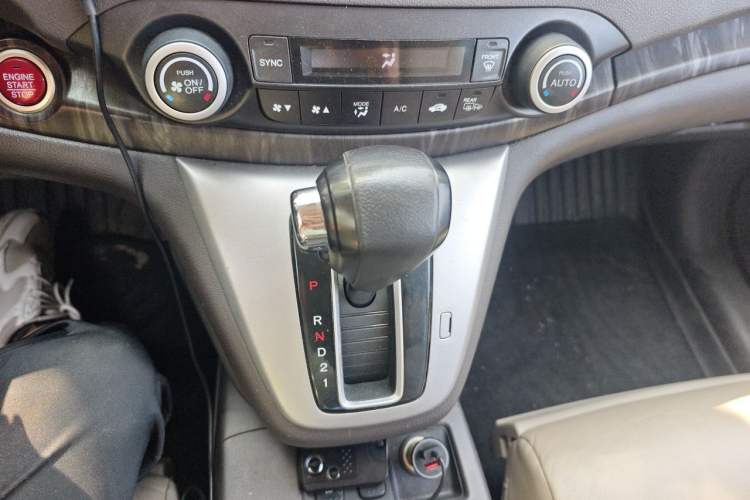 Used Honda CR-V 2012 2.4L Four-Wheel Drive Prestige Navigation Edition Gear Lever