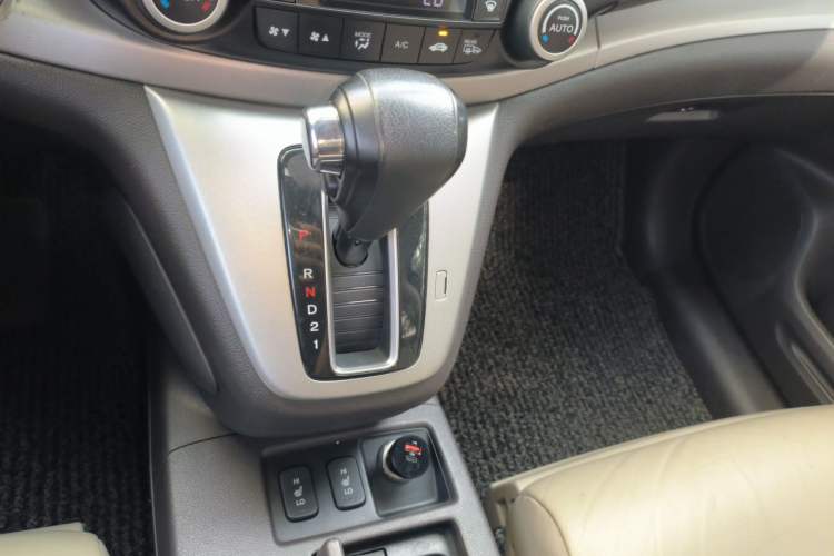 Used Honda CR-V 2012 2.4L four-wheel drive luxury version Gear Lever