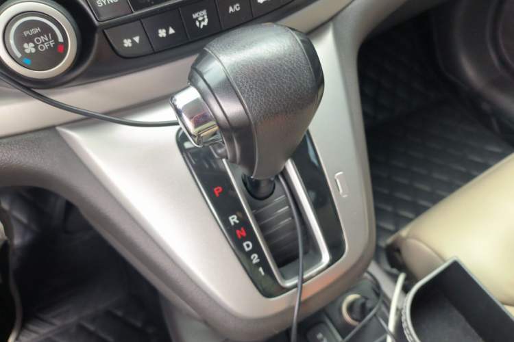 Used Honda CR-V 2012 2.4L four-wheel drive luxury version Gear Lever