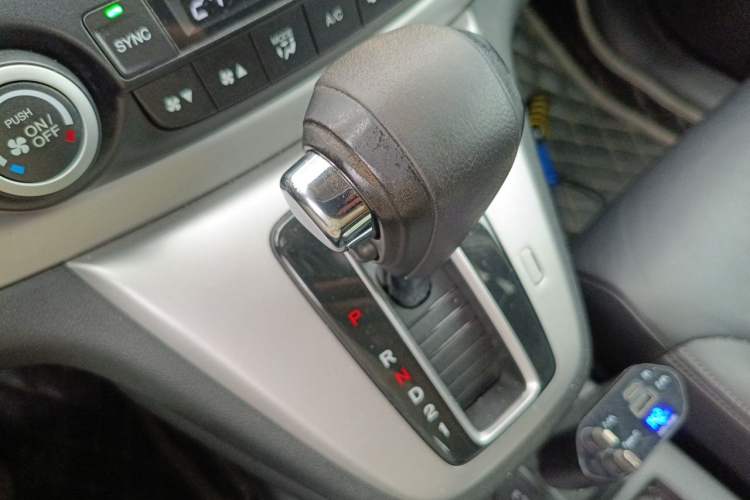 Used Honda CR-V 2012 2.4L four-wheel drive luxury version Gear Lever