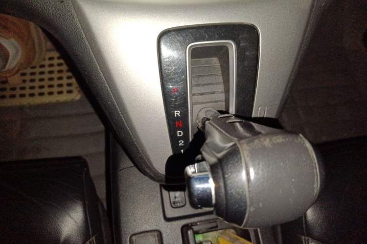 Used Honda CR-V 2012 2.4L four-wheel drive luxury version Gear Lever