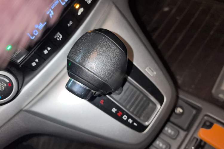 Used Honda CR-V 2012 2.4L four-wheel drive luxury version Gear Lever