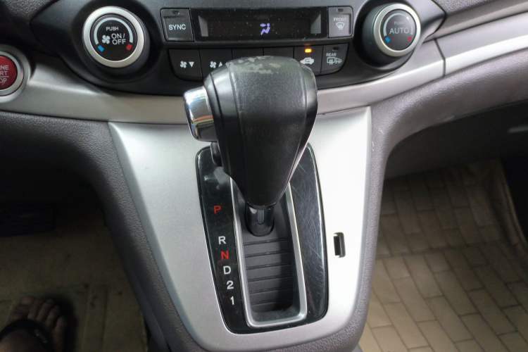 Used Honda CR-V 2012 2.4L four-wheel drive luxury version Gear Lever