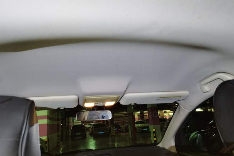 Used Honda CR-V 2012 2.0L two-wheel drive urban version Headliner
