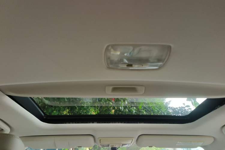 Used Honda CR-V 2012 2.4L four-wheel drive luxury version Headliner