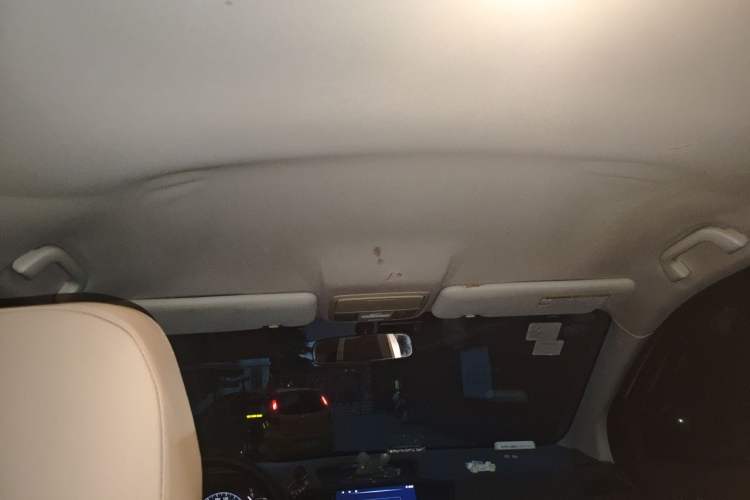 Used Honda CR-V 2012 2.0L two-wheel drive urban version Headliner