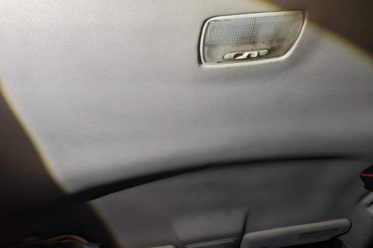 Used Honda CR-V 2012 2.0L two-wheel drive urban version Headliner