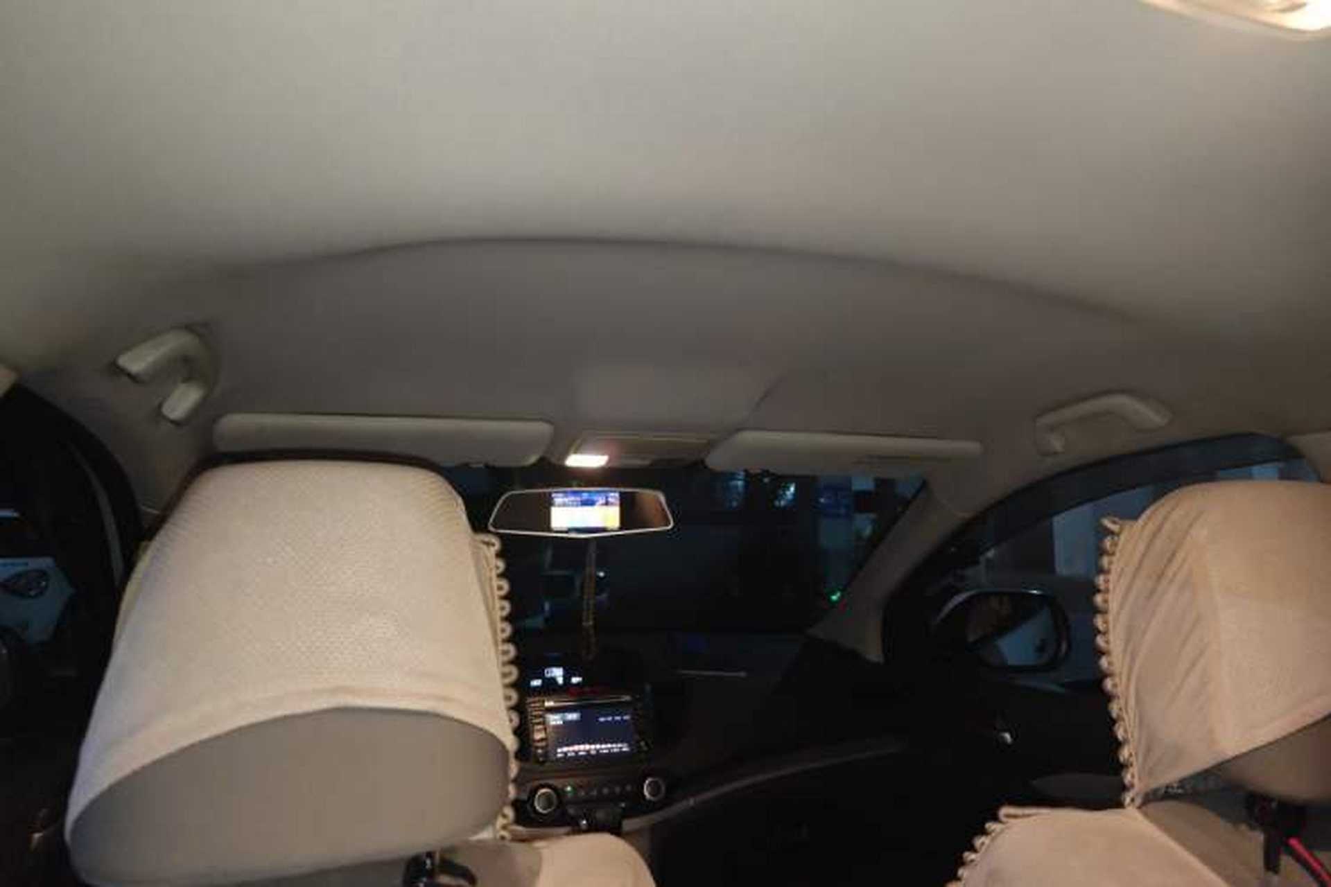 Used Honda CR-V 2012 2.0L two-wheel drive urban version Headliner