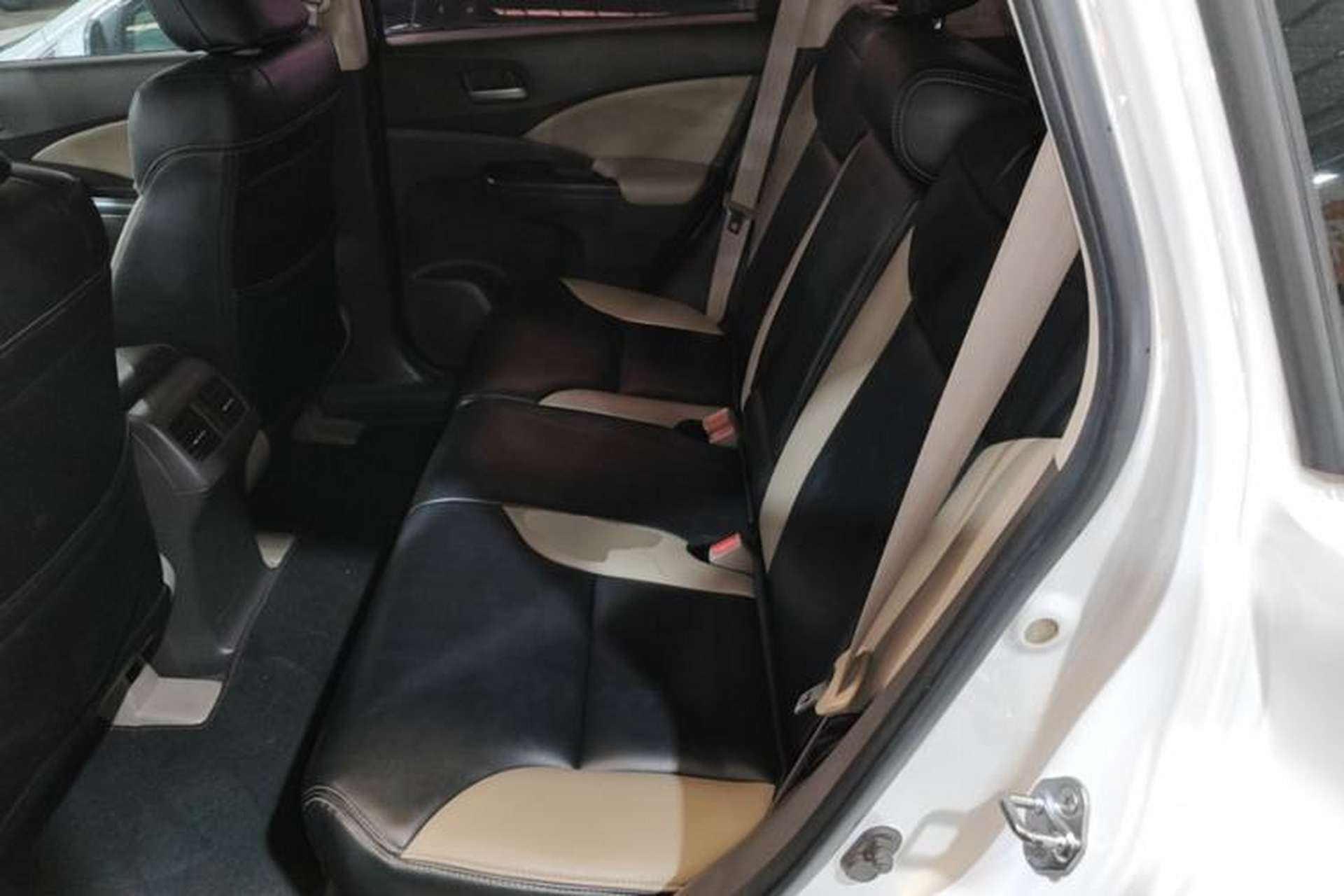 Used Honda CR-V 2012 2.0L two-wheel drive urban version Left Rear Seat