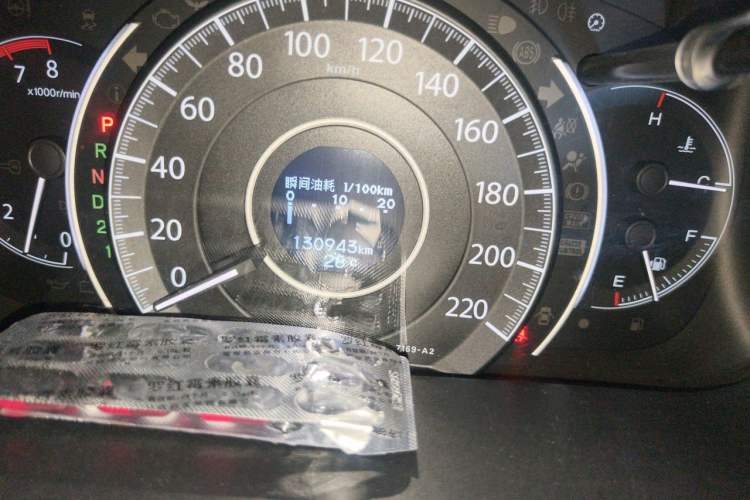 Used Honda CR-V 2012 2.0L two-wheel drive urban version Odometer Close Up