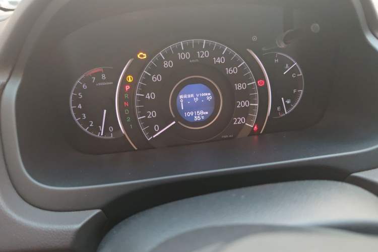 Used Honda CR-V 2012 2.0L two-wheel drive urban version Odometer Close Up