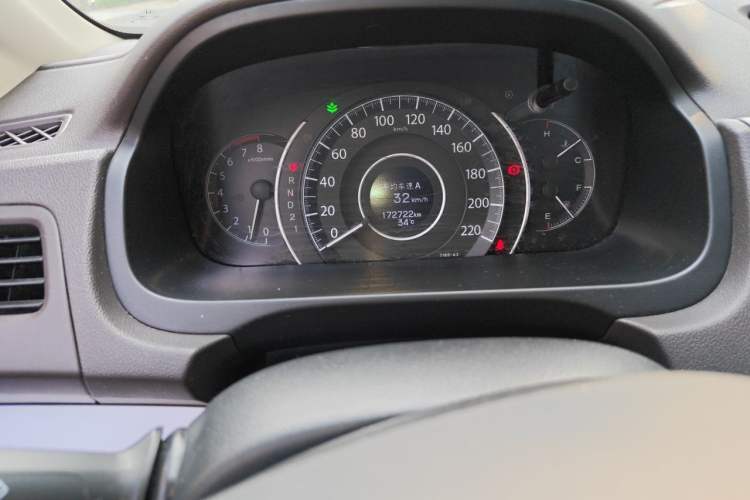 Used Honda CR-V 2012 2.0L two-wheel drive urban version Odometer Close Up