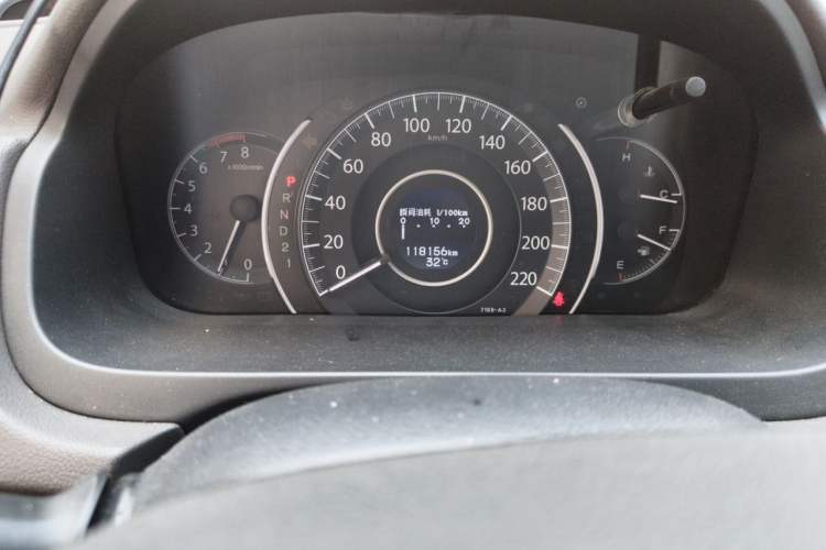 Used Honda CR-V 2012 2.0L two-wheel drive urban version Odometer Close Up
