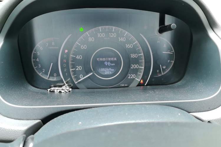 Used Honda CR-V 2012 2.0L two-wheel drive urban version Odometer Close Up