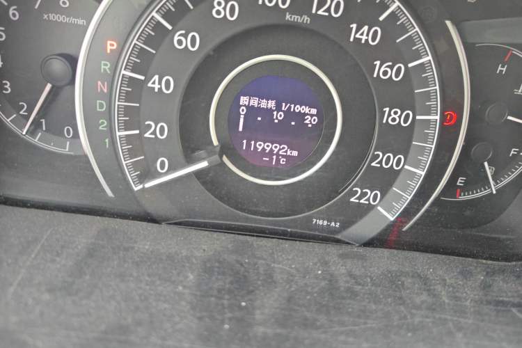 Used Honda CR-V 2012 2.0L two-wheel drive urban version Odometer Close Up