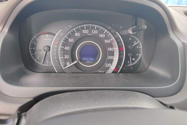 Used Honda CR-V 2012 2.0L two-wheel drive urban version Odometer Close Up