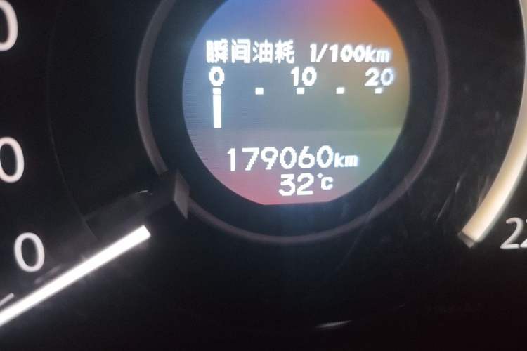 Used Honda CR-V 2012 2.0L two-wheel drive urban version Odometer Close Up