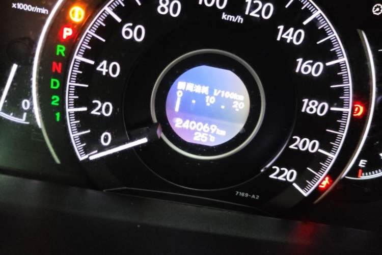 Used Honda CR-V 2012 2.0L two-wheel drive urban version Odometer Close Up