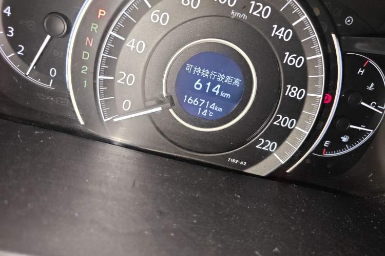 Used Honda CR-V 2012 2.0L two-wheel drive urban version Odometer Close Up