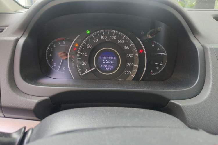 Used Honda CR-V 2012 2.0L two-wheel drive urban version Odometer Close Up