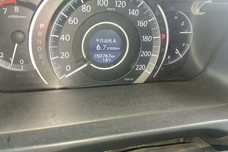 Used Honda CR-V 2012 2.0L two-wheel drive urban version Odometer Close Up