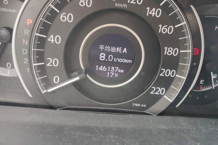 Used Honda CR-V 2012 2.0L two-wheel drive urban version Odometer Close Up