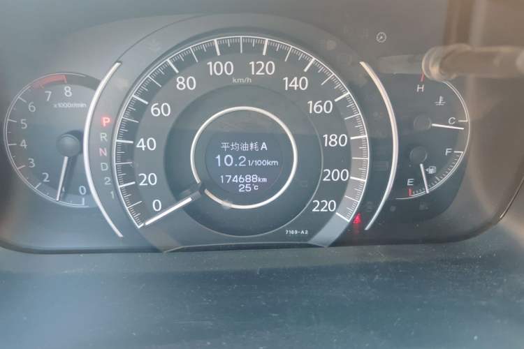 Used Honda CR-V 2012 2.0L two-wheel drive urban version Odometer Close Up