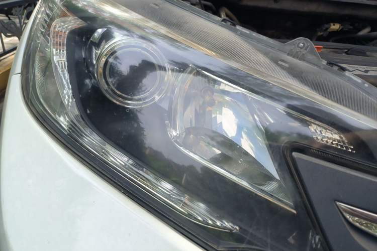 Used Honda CR-V 2012 2.4L four-wheel drive luxury version Right Front Headlight