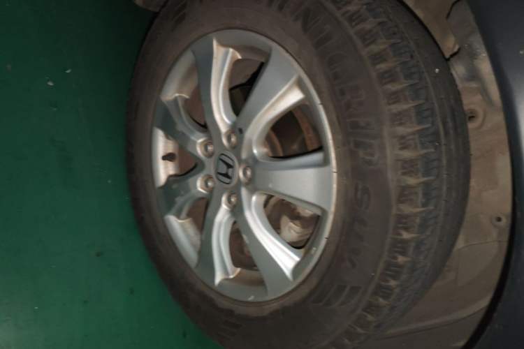 Used Honda CR-V 2012 2.0L two-wheel drive urban version Right Front Wheel Hub