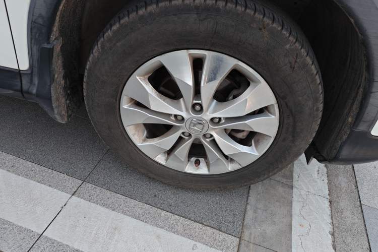 Used Honda CR-V 2012 2.4L four-wheel drive luxury version Right Front Wheel Hub