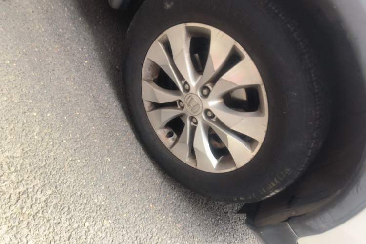 Used Honda CR-V 2012 2.4L four-wheel drive luxury version Right Front Wheel Hub