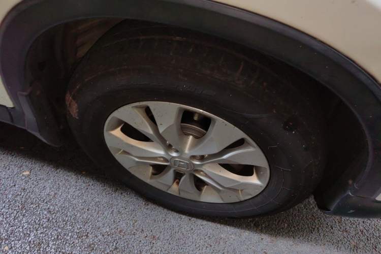 Used Honda CR-V 2012 2.4L four-wheel drive luxury version Right Front Wheel Hub