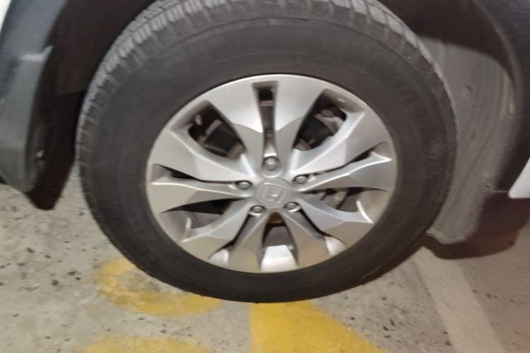 Used Honda CR-V 2012 2.4L four-wheel drive luxury version Right Front Wheel Hub
