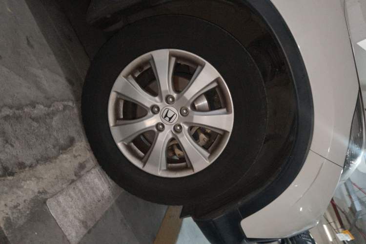 Used Honda CR-V 2012 2.0L two-wheel drive urban version Right Front Wheel Hub