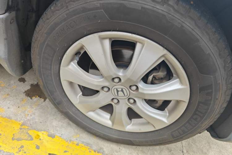 Used Honda CR-V 2012 2.0L two-wheel drive urban version Right Front Wheel Hub