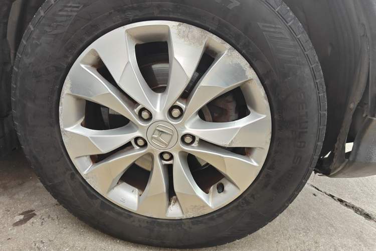 Used Honda CR-V 2012 2.4L four-wheel drive luxury version Right Front Wheel Hub