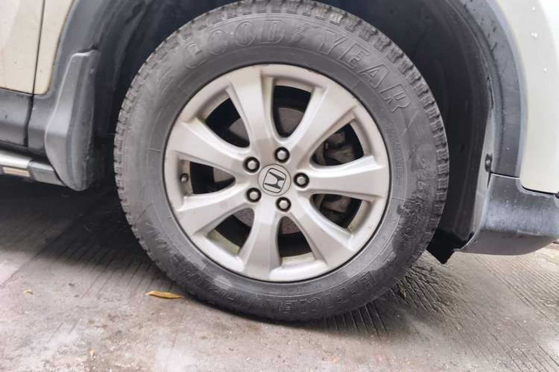 Used Honda CR-V 2012 2.0L two-wheel drive urban version Right Front Wheel Hub
