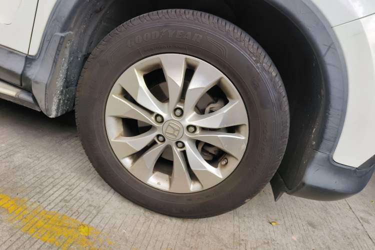Used Honda CR-V 2012 2.4L four-wheel drive luxury version Right Front Wheel Hub