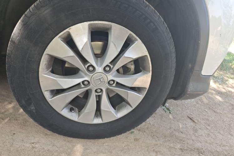 Used Honda CR-V 2012 2.4L four-wheel drive luxury version Right Front Wheel Hub